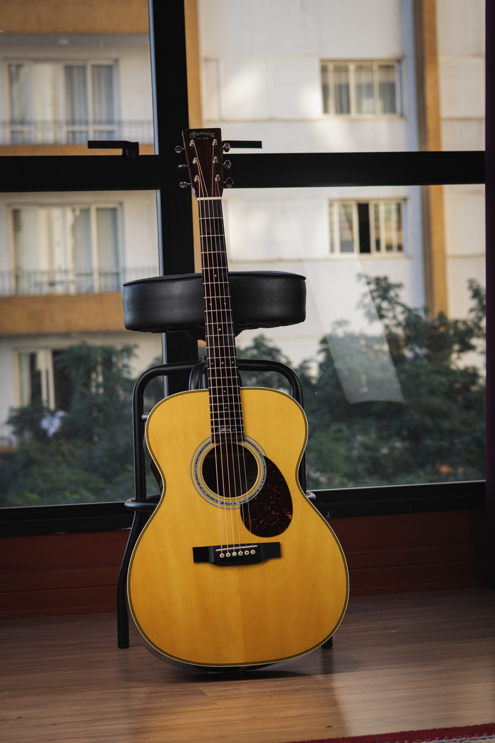 Martin OMJM John Mayer Natural 2020 disponível na Zanon Guitars